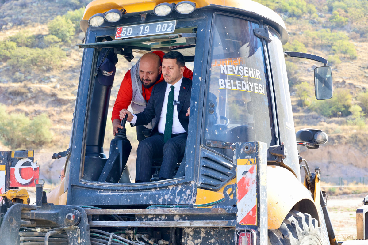 BEKDİK MAHALLESİ’NDE ALTYAPI PROBLEMİNE NEŞTER