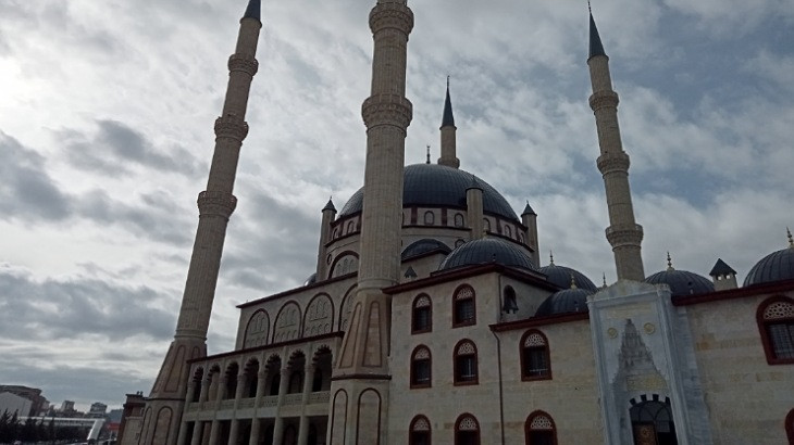 KÜLLİYE CAMİİ İHTİŞAMI İLE AYAKTA 