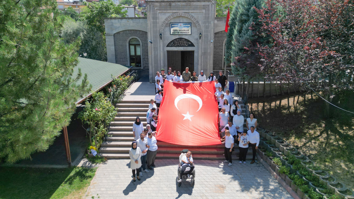 ÖZEL İNSANLAR EĞİTİM MERKEZİ’NDE 30 AĞUSTOS KUTLANDI