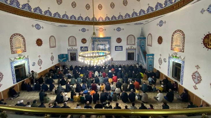 YÜZLERCE ÇOCUK CAMİİ'DE BULUŞTU 